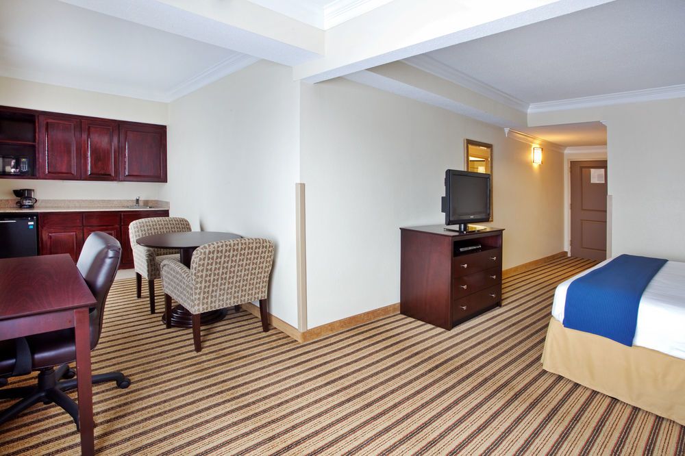 Holiday Inn Express Hotel & Suites Byron By Ihg מראה חיצוני תמונה